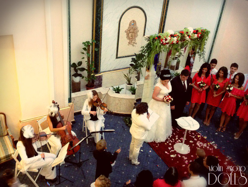 Струнное трио Violin Group DOLLS на свадьбе